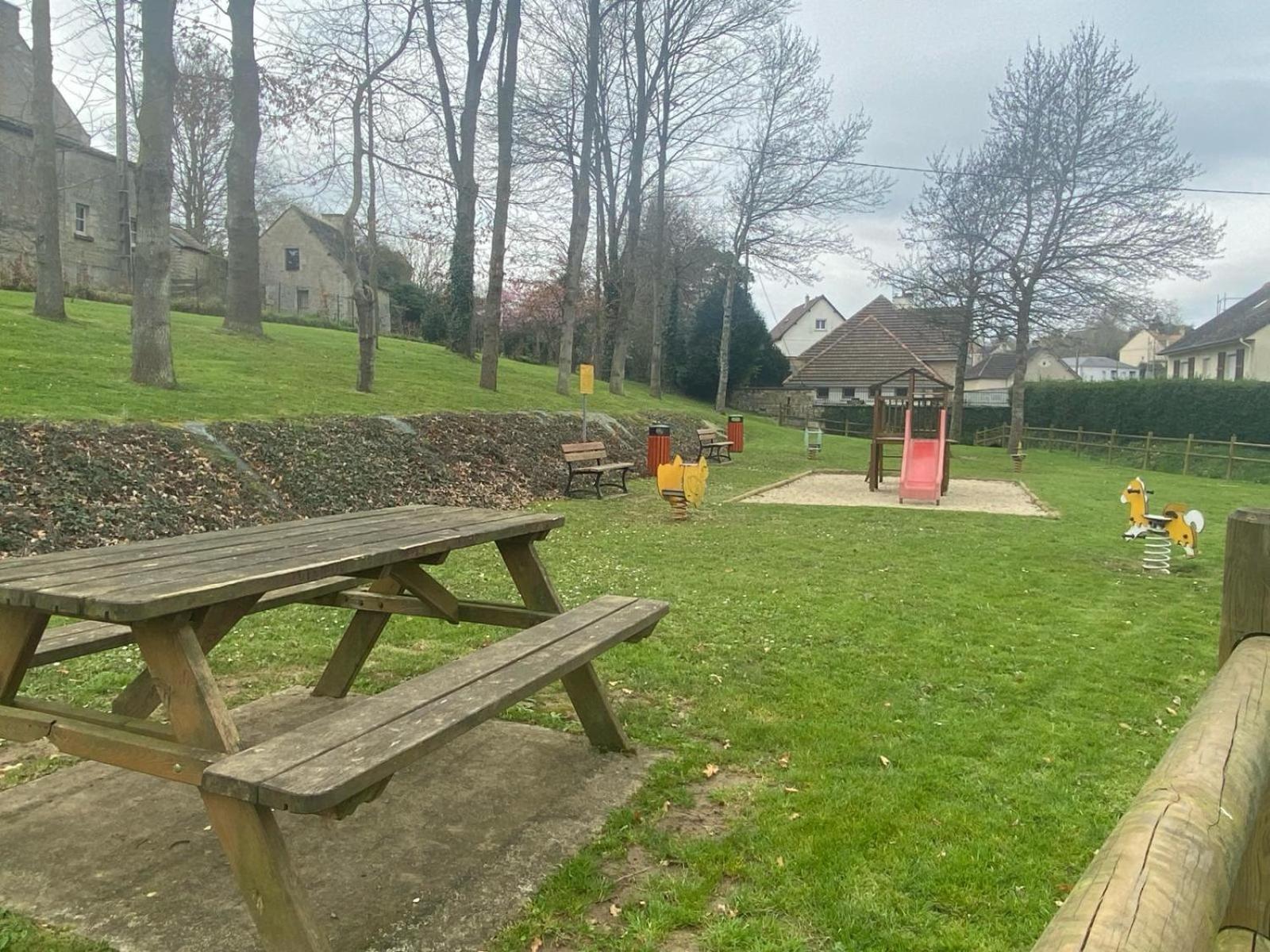 Magnifique Chateau Renove Proche Bourg Grand Parc Belle Terrasse Billard, Ping Pong, Proche Bayeux Et Plages Du Debarquement Tilly-sur-Seulles ภายนอก รูปภาพ